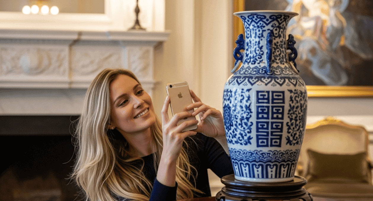 Blue-and-white vase image used for the European art market report